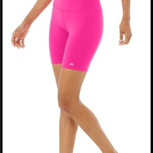 ALO Yoga HIGH-WAIST BIKER SHORT in Pink Fuschia XS